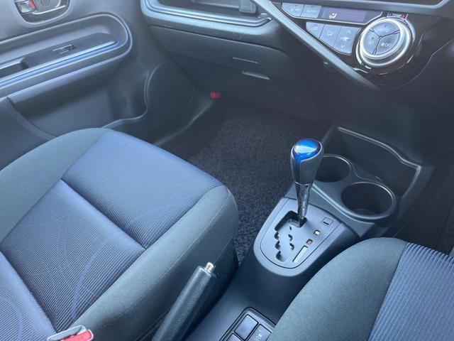 アクア S SDナビ スマートキー ビルトインETC オートライト オートエアコン CD 地デジ(37枚目)