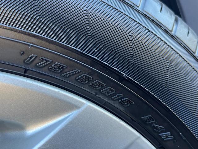 アクア S SDナビ スマートキー ビルトインETC オートライト オートエアコン CD 地デジ(49枚目)