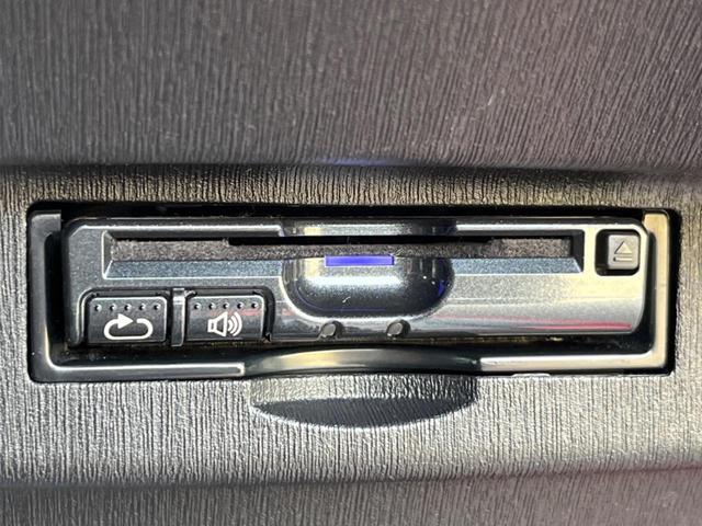 プリウス Sツーリングセレクション・G’s SDナビ バックカメラ スマートキー HIDヘッド ビルトインETC クルコン 純正18インチアルミ オートライト オートエアコン Bluetooth CD DVD再生 フルセグ HIDフォグ(5枚目)