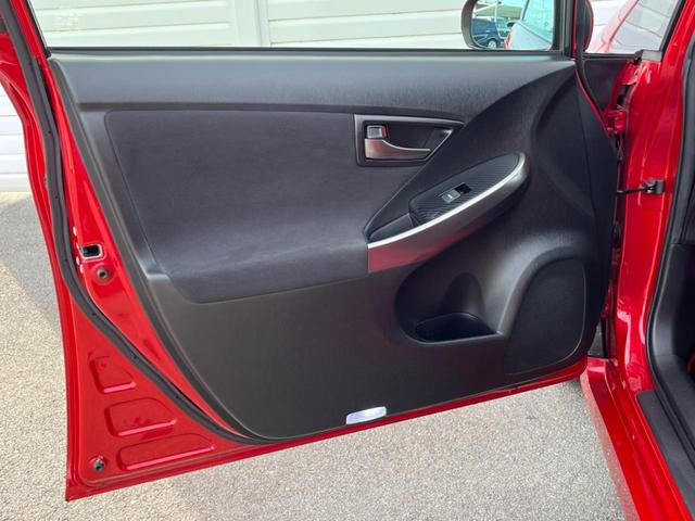 プリウス Sツーリングセレクション・G’s SDナビ バックカメラ スマートキー HIDヘッド ビルトインETC クルコン 純正18インチアルミ オートライト オートエアコン Bluetooth CD DVD再生 フルセグ HIDフォグ(44枚目)