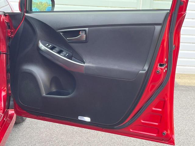 プリウス Sツーリングセレクション・G’s SDナビ バックカメラ スマートキー HIDヘッド ビルトインETC クルコン 純正18インチアルミ オートライト オートエアコン Bluetooth CD DVD再生 フルセグ HIDフォグ(46枚目)