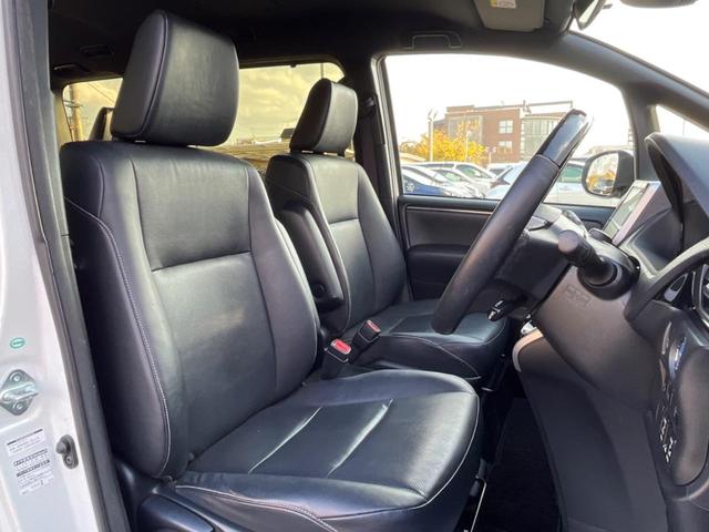 エスクァイア ハイブリッドGi 両側電動ドア 純正SDナビ バックカメラ 衝突被害軽減システム レザー調シート スマートキー LEDヘッド ビルトインETC クルコン 純正15インチアルミ オートハイビーム 車線逸脱警報(9枚目)