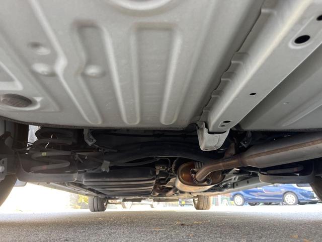 エスクァイア ハイブリッドGi 両側電動ドア 純正SDナビ バックカメラ 衝突被害軽減システム レザー調シート スマートキー LEDヘッド ビルトインETC クルコン 純正15インチアルミ オートハイビーム 車線逸脱警報(21枚目)