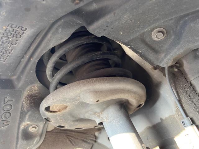 エスクァイア ハイブリッドGi 両側電動ドア 純正SDナビ バックカメラ 衝突被害軽減システム レザー調シート スマートキー LEDヘッド ビルトインETC クルコン 純正15インチアルミ オートハイビーム 車線逸脱警報(22枚目)