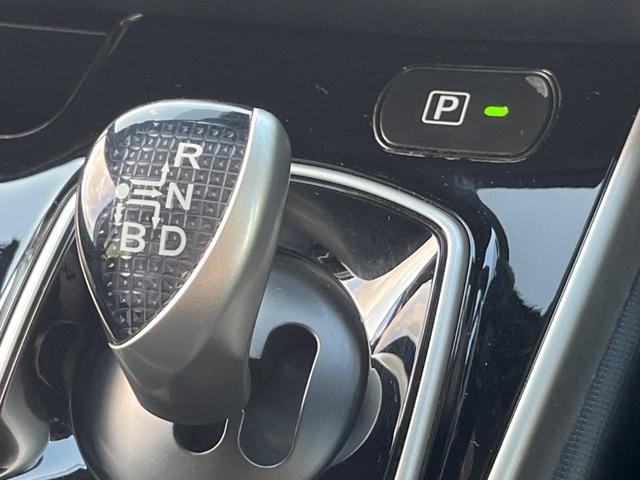 エスクァイア ハイブリッドGi 両側電動ドア 純正SDナビ バックカメラ 衝突被害軽減システム レザー調シート スマートキー LEDヘッド ビルトインETC クルコン 純正15インチアルミ オートハイビーム 車線逸脱警報(47枚目)