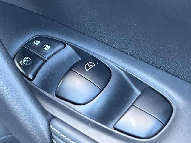 エクストレイル 20Xi ハイブリッド 4WD 純正SDナビ 全周囲カメラ プロパイロット 電動リアゲート ハーフレザーシート 全席シートヒーター スマートキー LEDヘッド 純正17インチアルミ オートライト オートエアコン(58枚目)