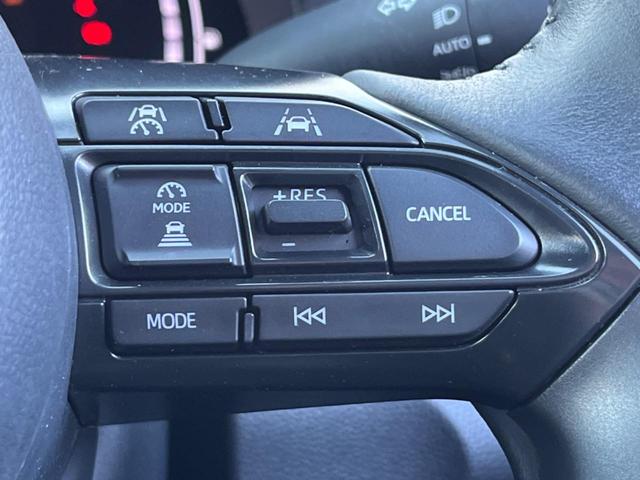 ヤリスクロス ハイブリッドＺ　メモリーナビ　全周囲カメラ　トヨタセーフティセンス　レーダークルーズ　ハーフレザーシート　パワーシート　ドラレコ　コーナーセンサー　スマートキー　ＬＥＤヘッド　ビルトインＥＴＣ　純正１８インチアルミ（6枚目）