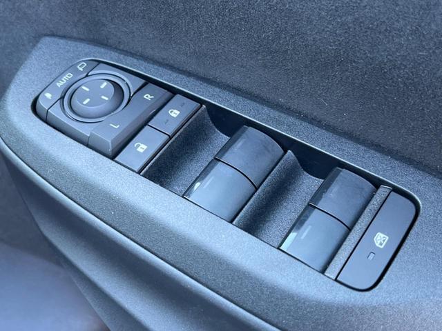 ヤリスクロス ハイブリッドＺ　メモリーナビ　全周囲カメラ　トヨタセーフティセンス　レーダークルーズ　ハーフレザーシート　パワーシート　ドラレコ　コーナーセンサー　スマートキー　ＬＥＤヘッド　ビルトインＥＴＣ　純正１８インチアルミ（66枚目）