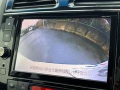 【バックカメラ】駐車時に後方がリアルタイム映像で確認できます。大型商業施設や立体駐車場での駐車時や、夜間のバック時に大活躍！運転スキルに関わらず、今や必須となった装備のひとつです！ 4