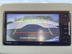 【バックカメラ】駐車時に後方がリアルタイム映像で確認できます。大型商業施設や立体駐車場での駐車時や、夜間のバック時に大活躍！運転スキルに関わらず、今や必須となった装備のひとつです！ 4