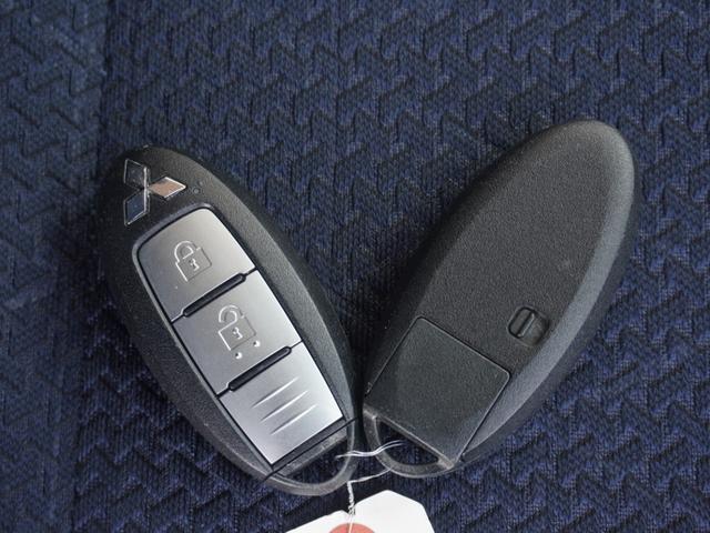 ｅＫクロス Ｔ　９インチナビ　シートヒーター　全周囲カメラ　ＥＴＣ　ＤＶＤ　Ｂｌｕｅｔｏｏｔｈ　ＣＤ　ＬＥＤヘッドライト　横滑り防止装置　衝突被害軽減ブレーキ　純正アルミホイール　アイドリングストップ　盗難防止装置（17枚目）