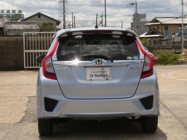 フィットハイブリッド Ｓパッケージ　ワンオーナー　７インチメモリーナビ　クルーズコントロール　バックカメラ　ＥＴＣ　Ｂｌｕｅｔｏｏｔｈ　ＬＥＤヘッドライト　衝突被害軽減ブレーキ　横滑り防止装置　電動格納ドアミラー　盗難防止装置（13枚目）