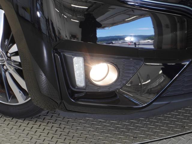 フィットハイブリッド Ｓパッケージ　７インチ純正メモリーナビ　クルーズコントロール　ＬＥＤヘッドライト　ＥＴＣ　ドライブレコーダー　リアカメラ　ＣＤ　ＤＶＤ　Ｂｌｕｅｔｏｏｔｈ　スマートキー　電動格納ミラー　カーテンエアバック（32枚目）