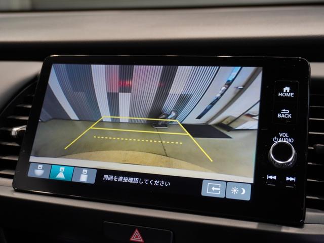 フィット ｅ：ＨＥＶホーム　当社デモカー　純正メモリーナビ　ホンダセンシング　ＬＥＤヘッドライト　オートハイビーム　ＥＴＣ　ドライブレコーダー　ＵＳＢ　スマートキー　両席エアバック　カーテンエアバック　サイドエアバッグ（3枚目）