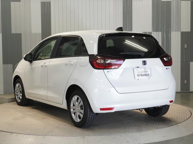 フィット ｅ：ＨＥＶホーム　当社デモカー　純正メモリーナビ　ホンダセンシング　ＬＥＤヘッドライト　オートハイビーム　ＥＴＣ　ドライブレコーダー　ＵＳＢ　スマートキー　両席エアバック　カーテンエアバック　サイドエアバッグ（8枚目）
