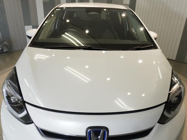 フィット ｅ：ＨＥＶホーム　当社デモカー　純正メモリーナビ　ホンダセンシング　ＬＥＤヘッドライト　オートハイビーム　ＥＴＣ　ドライブレコーダー　ＵＳＢ　スマートキー　両席エアバック　カーテンエアバック　サイドエアバッグ（11枚目）