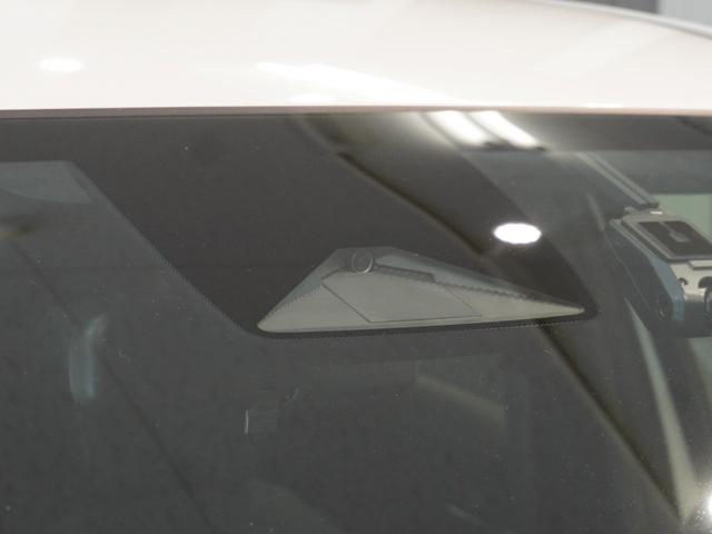 フィット ｅ：ＨＥＶホーム　当社デモカー　純正メモリーナビ　ホンダセンシング　ＬＥＤヘッドライト　オートハイビーム　ＥＴＣ　ドライブレコーダー　ＵＳＢ　スマートキー　両席エアバック　カーテンエアバック　サイドエアバッグ（12枚目）