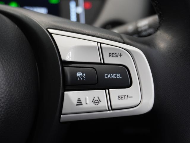 フィット ｅ：ＨＥＶホーム　当社デモカー　純正メモリーナビ　ホンダセンシング　ＬＥＤヘッドライト　オートハイビーム　ＥＴＣ　ドライブレコーダー　ＵＳＢ　スマートキー　両席エアバック　カーテンエアバック　サイドエアバッグ（17枚目）