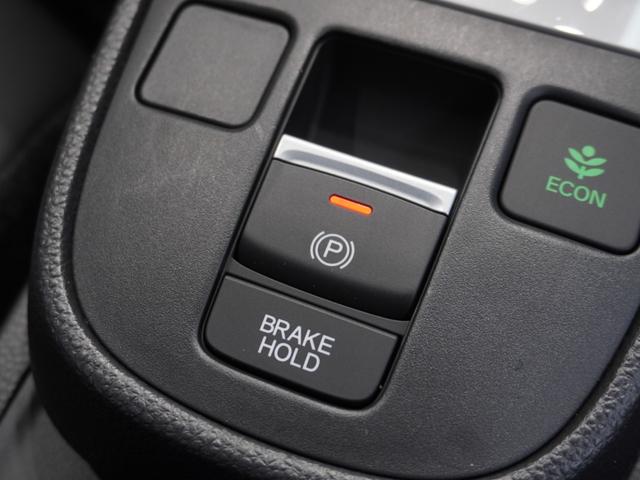 フィット ｅ：ＨＥＶホーム　当社デモカー　純正メモリーナビ　ホンダセンシング　ＬＥＤヘッドライト　オートハイビーム　ＥＴＣ　ドライブレコーダー　ＵＳＢ　スマートキー　両席エアバック　カーテンエアバック　サイドエアバッグ（19枚目）