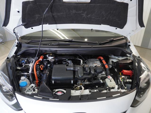 フィット ｅ：ＨＥＶホーム　当社デモカー　純正メモリーナビ　ホンダセンシング　ＬＥＤヘッドライト　オートハイビーム　ＥＴＣ　ドライブレコーダー　ＵＳＢ　スマートキー　両席エアバック　カーテンエアバック　サイドエアバッグ（21枚目）