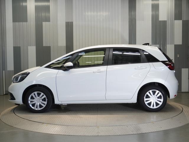 フィット ｅ：ＨＥＶホーム　当社デモカー　純正メモリーナビ　ホンダセンシング　ＬＥＤヘッドライト　オートハイビーム　ＥＴＣ　ドライブレコーダー　ＵＳＢ　スマートキー　両席エアバック　カーテンエアバック　サイドエアバッグ（24枚目）