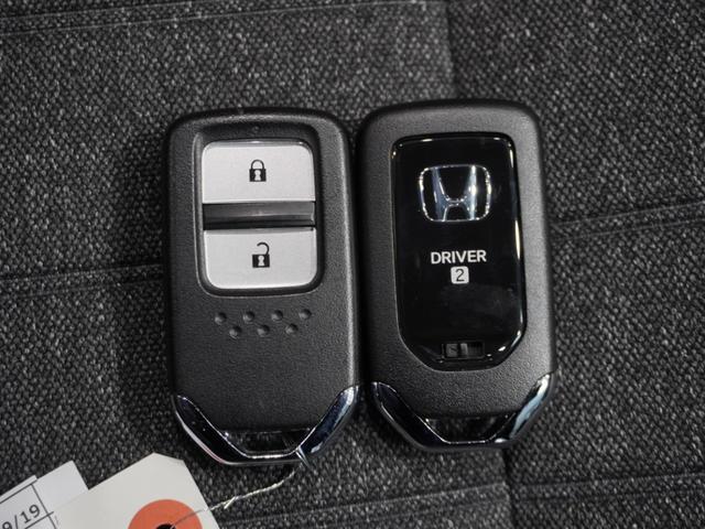 フィット ｅ：ＨＥＶホーム　当社デモカー　純正メモリーナビ　ホンダセンシング　ＬＥＤヘッドライト　オートハイビーム　ＥＴＣ　ドライブレコーダー　ＵＳＢ　スマートキー　両席エアバック　カーテンエアバック　サイドエアバッグ（49枚目）