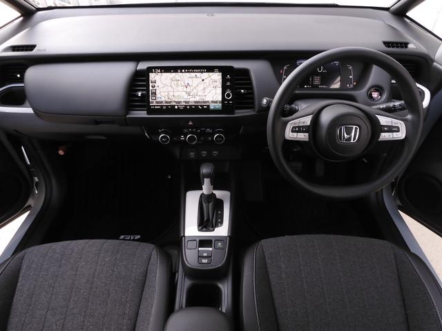 フィット ホーム　ワンオーナー　９インチディスプレィナビ　全周囲カメラ　ドラレコ　ＥＴＣ２．０　アダプティブクルーズコントロール　Ｂｌｕｅｔｏｏｔｈ　ＵＳＢ入力端子　ＬＥＤヘッドライト　衝突被害軽減ブレーキ　　禁煙車（7枚目）