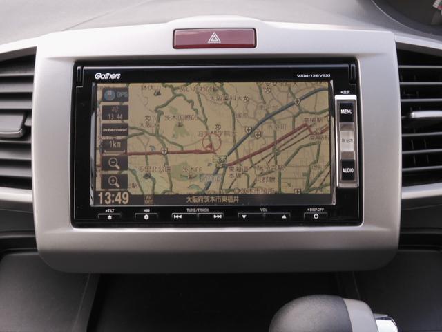 フリード Ｇジャストセレクション　ワンオーナー　７インチナビ　バックカメラ　片側電動スライドドア　オートエアコン　パワーステアリング　パワーウィンドウ　横滑り防止装置　盗難防止装置　ワンセグ　３列シート　スマートキー　禁煙車（3枚目）