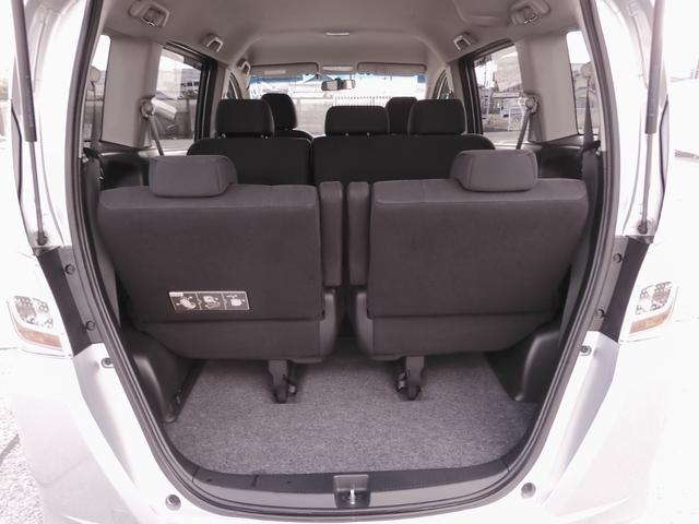 フリード Ｇジャストセレクション　ワンオーナー　７インチナビ　バックカメラ　片側電動スライドドア　オートエアコン　パワーステアリング　パワーウィンドウ　横滑り防止装置　盗難防止装置　ワンセグ　３列シート　スマートキー　禁煙車（11枚目）