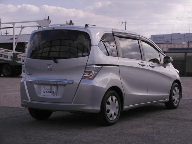 フリード Ｇジャストセレクション　ワンオーナー　７インチナビ　バックカメラ　片側電動スライドドア　オートエアコン　パワーステアリング　パワーウィンドウ　横滑り防止装置　盗難防止装置　ワンセグ　３列シート　スマートキー　禁煙車（15枚目）