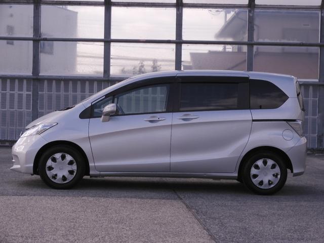 フリード Ｇジャストセレクション　ワンオーナー　７インチナビ　バックカメラ　片側電動スライドドア　オートエアコン　パワーステアリング　パワーウィンドウ　横滑り防止装置　盗難防止装置　ワンセグ　３列シート　スマートキー　禁煙車（16枚目）