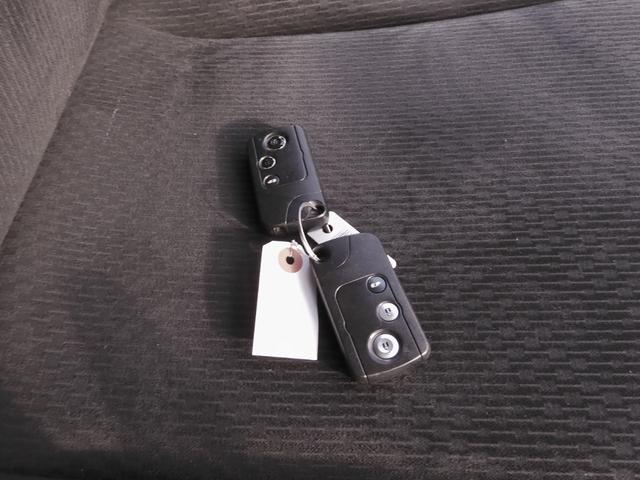 フリード Ｇジャストセレクション　ワンオーナー　７インチナビ　バックカメラ　片側電動スライドドア　オートエアコン　パワーステアリング　パワーウィンドウ　横滑り防止装置　盗難防止装置　ワンセグ　３列シート　スマートキー　禁煙車（19枚目）