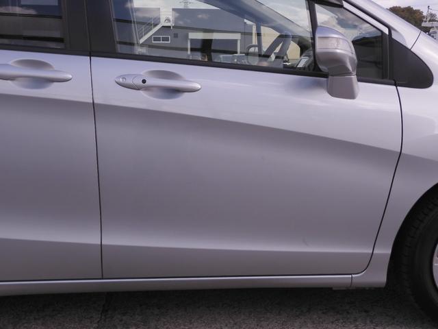 フリード Ｇジャストセレクション　ワンオーナー　７インチナビ　バックカメラ　片側電動スライドドア　オートエアコン　パワーステアリング　パワーウィンドウ　横滑り防止装置　盗難防止装置　ワンセグ　３列シート　スマートキー　禁煙車（40枚目）