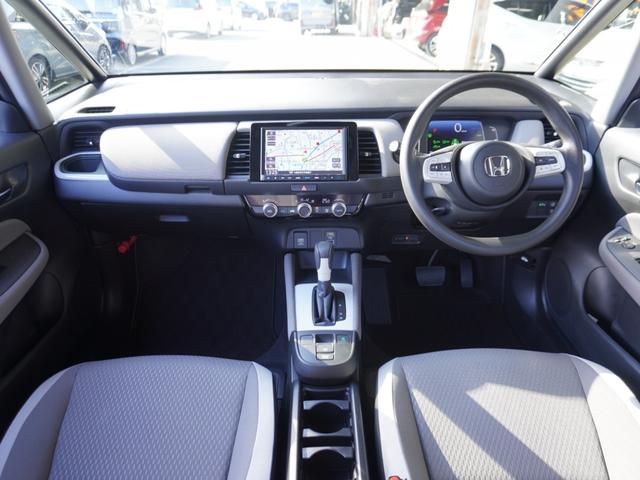 フィット ｅ：ＨＥＶクロスター　８インチナビ　バックカメラ　ＥＴＣ２．０　アダプティブクルーズコントロール　Ｂｌｕｅｔｏｏｔｈ　ＵＳＢ入力端子　ＬＥＤヘッドライト　衝突被害軽減ブレーキ　純正アルミホイール　障害物センサー　禁煙車（7枚目）