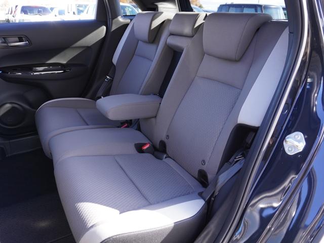 フィット ｅ：ＨＥＶクロスター　８インチナビ　バックカメラ　ＥＴＣ２．０　アダプティブクルーズコントロール　Ｂｌｕｅｔｏｏｔｈ　ＵＳＢ入力端子　ＬＥＤヘッドライト　衝突被害軽減ブレーキ　純正アルミホイール　障害物センサー　禁煙車（10枚目）