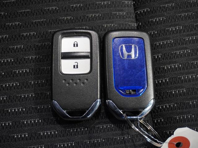 フィットハイブリッド Ｌパッケージ　ワンオーナー　純正メモリーナビ　バックカメラ　衝突軽減装置　ＬＥＤヘッドライト　ＥＴＣ（45枚目）