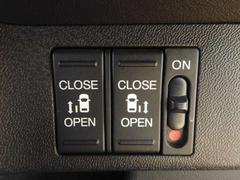 【両側パワースライドドア】ボタン一つで開閉が自由自在！挟み込み防止機能もありますので安心です！ 4