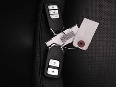 ◆スマートキー◆カギをバッグやポケットに入れたままでもドアロックの開閉ができる『スマートキー』付き！雨天や暗くなってもカギを取り出す必要がなくドアの開錠＆エンジンも始動できます 5
