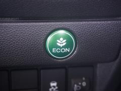 ◆ＥＣＯＮスイッチ（ＥＣＯＮモード）◆エンジンやエアコンといった、クルマ全体の動きを燃費優先で自動制御するＥＣＯＮモード。空調など快適性を優先したいときは、スイッチを押してＯＦＦにできます。 4
