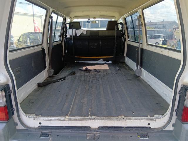 ボンゴバン ＤＸ　下取車　２／５人乗り　積載量１０００／７５０ｋｇ　外品ＥＴＣ　前後ドラレコ　荷室タイヤハウス無し　リアＷタイヤ（12枚目）