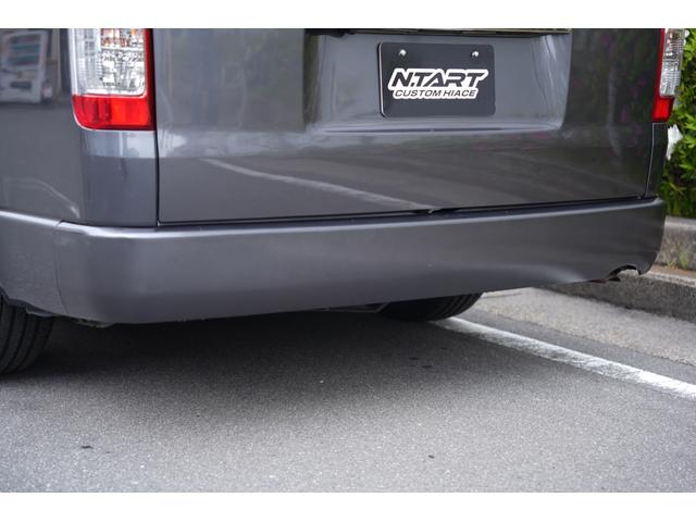 ハイエースバン スーパーGL ダークプライム 車中泊ベットキット デビルボンネット 415COBRAフロントリップ 2.5インチAWタイヤ スムージングバンパー ETC トヨタ純正ナビ リアウイング スタイリッシュテール(19枚目)