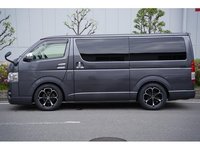 ハイエースバン スーパーGL ダークプライム 車中泊ベットキット デビルボンネット 415COBRAフロントリップ 2.5インチAWタイヤ スムージングバンパー ETC トヨタ純正ナビ リアウイング スタイリッシュテール(20枚目)