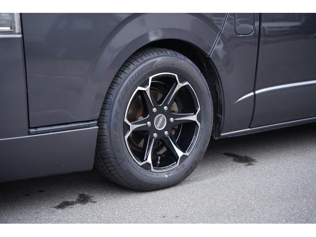 ハイエースバン スーパーGL ダークプライム 車中泊ベットキット デビルボンネット 415COBRAフロントリップ 2.5インチAWタイヤ スムージングバンパー ETC トヨタ純正ナビ リアウイング スタイリッシュテール(21枚目)