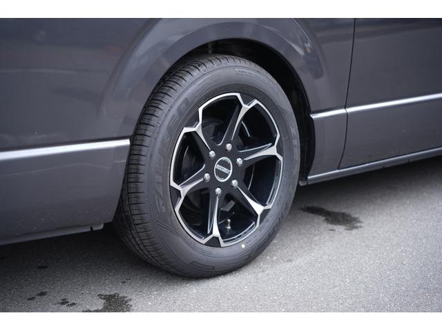 ハイエースバン スーパーGL ダークプライム 車中泊ベットキット デビルボンネット 415COBRAフロントリップ 2.5インチAWタイヤ スムージングバンパー ETC トヨタ純正ナビ リアウイング スタイリッシュテール(25枚目)