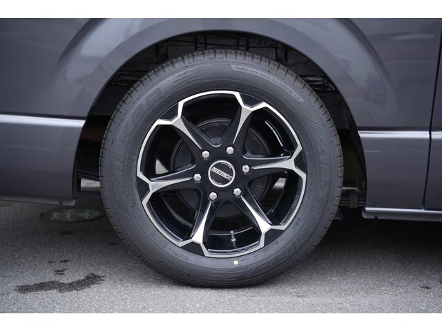 ハイエースバン スーパーGL ダークプライム 車中泊ベットキット デビルボンネット 415COBRAフロントリップ 2.5インチAWタイヤ スムージングバンパー ETC トヨタ純正ナビ リアウイング スタイリッシュテール(26枚目)