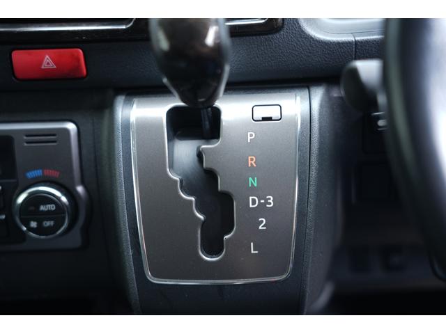 ハイエースバン スーパーGL ダークプライム 車中泊ベットキット デビルボンネット 415COBRAフロントリップ 2.5インチAWタイヤ スムージングバンパー ETC トヨタ純正ナビ リアウイング スタイリッシュテール(39枚目)