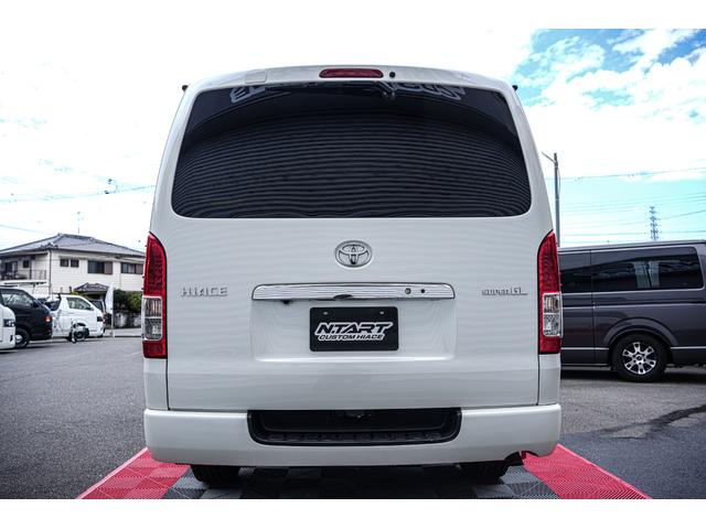 ハイエースバン ロングスーパーＧＬ　ＴＲＤ仕様　両側電動パワースライドドア　カーボンボンネット　プッシュスタート　トヨタ純正ナビ　Ｂｕｔｔｌｅｒシートカバー　木目調インテリア　ＥＴＣ（14枚目）