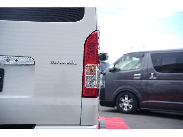 ハイエースバン ロングスーパーＧＬ　ＴＲＤ仕様　両側電動パワースライドドア　カーボンボンネット　プッシュスタート　トヨタ純正ナビ　Ｂｕｔｔｌｅｒシートカバー　木目調インテリア　ＥＴＣ（15枚目）