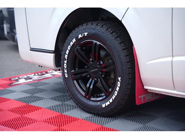 ハイエースバン ロングスーパーＧＬ　ＴＲＤ仕様　両側電動パワースライドドア　カーボンボンネット　プッシュスタート　トヨタ純正ナビ　Ｂｕｔｔｌｅｒシートカバー　木目調インテリア　ＥＴＣ（23枚目）