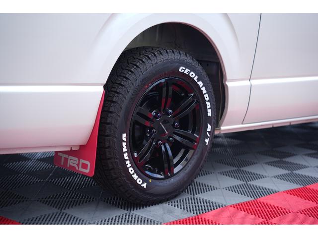 ハイエースバン ロングスーパーＧＬ　ＴＲＤ仕様　両側電動パワースライドドア　カーボンボンネット　プッシュスタート　トヨタ純正ナビ　Ｂｕｔｔｌｅｒシートカバー　木目調インテリア　ＥＴＣ（27枚目）